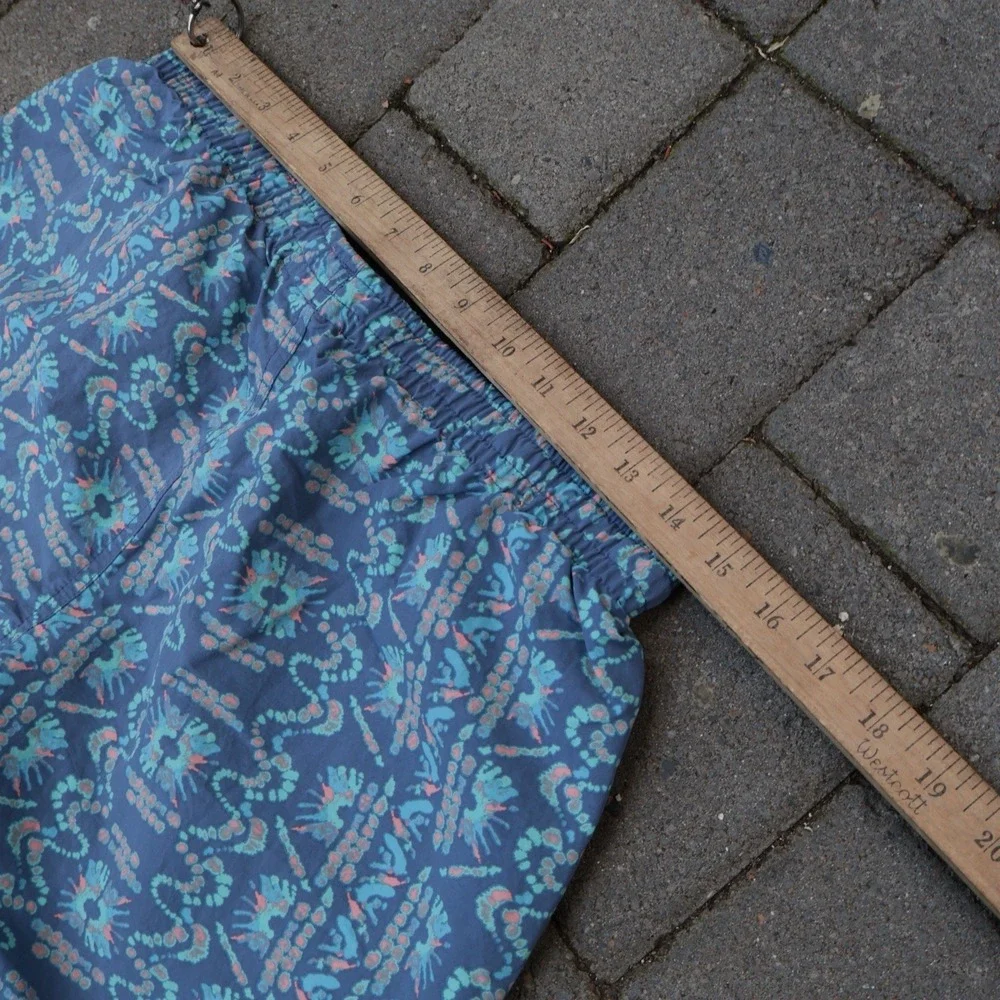 Patagonia Baggies Shorts Womens Medium Unlined Geometric All Over Print EUC